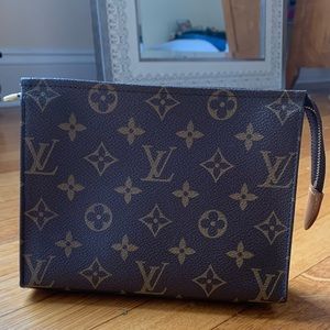 Sold✖️Louis Vuitton Toiletry 19 100% Authentic